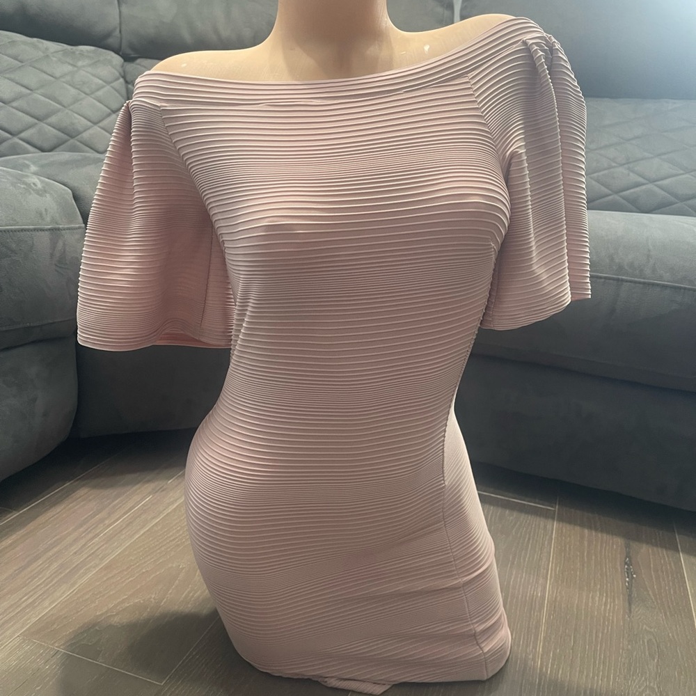 Women’s A’Gaci mauve off the shoulder dress. NWT medium